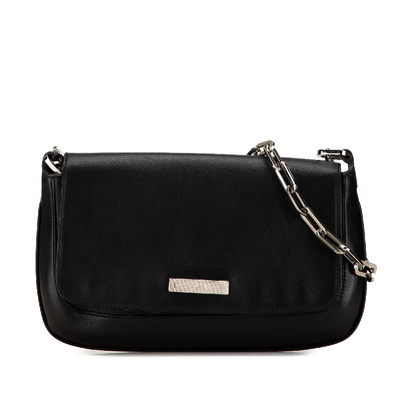 Women Gucci bags with a zip - around closure for securityBlack Gucci Leather Chain Shoulder Bag