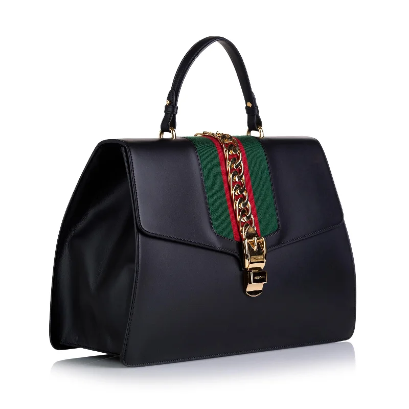 Gucci Marmont bags for women with a contrast - colored interiorGucci Sylvie Web Satchel (SHG-KfaaUg)