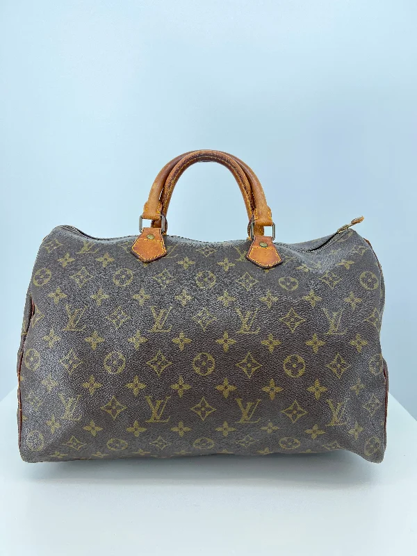 Louis Vuitton bags with a zippered interior pocket for better organizationHandbag Luxury Designer By Louis Vuitton  Size: Medium