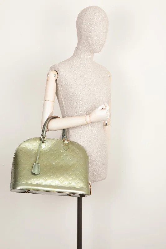 Ladies Louis Vuitton Petite Malle bags in a pastel color for a soft lookLOUIS VUITTON Alma Bag GM Vernis Vert Tonic