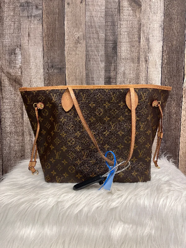 Louis Vuitton bags with a magnetic snap closure for easy accessHandbag Luxury Designer By Louis Vuitton  Size: Medium