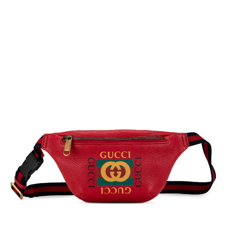 Women Gucci bags with interlocking G hardware for a classic lookRed Gucci Small Leather Logo Belt Bag