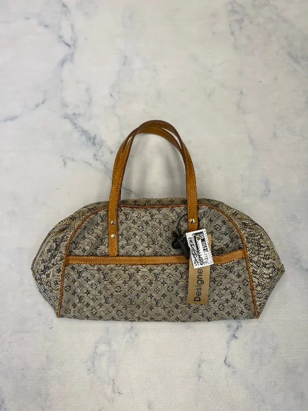 Louis Vuitton Capucines bags with smooth calfskin leather for luxuryHandbag Luxury Designer By Louis Vuitton  Size: Medium