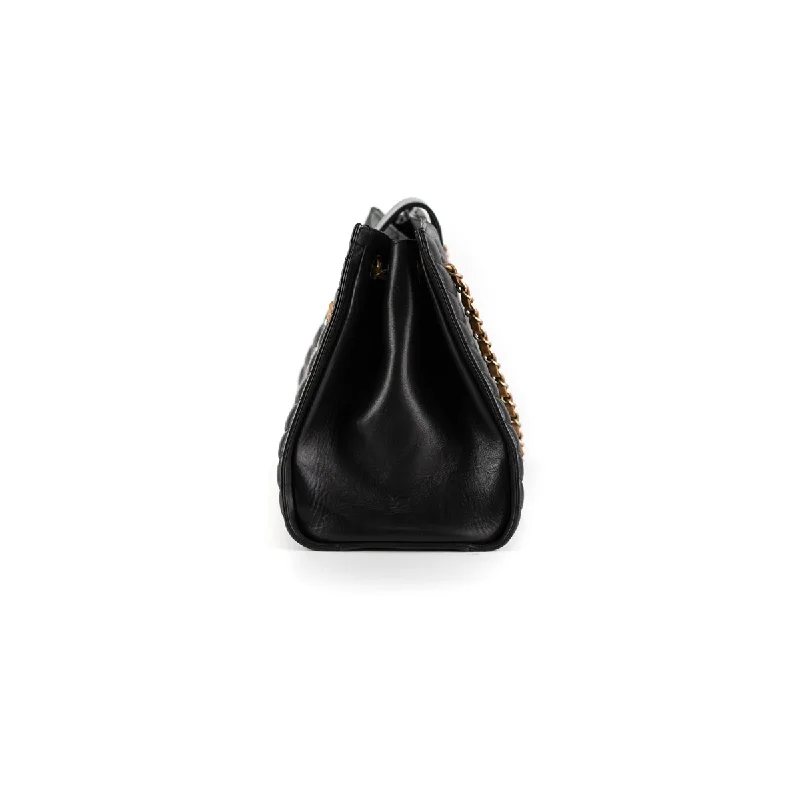 Chanel bags perfect for everyday elegChanel Chevron Gabrielle Tote Black