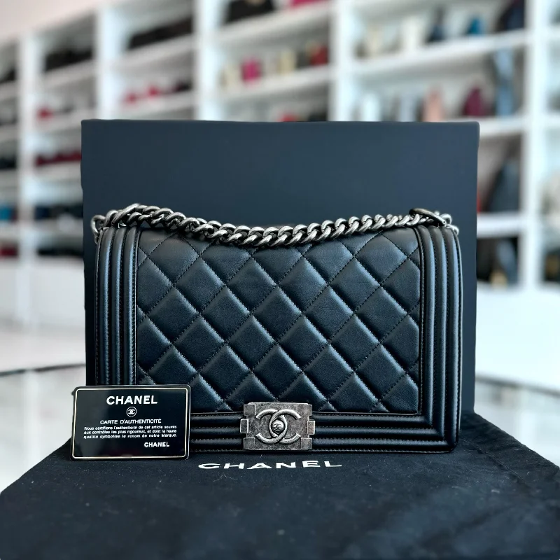 Chanel bags for women who appreciate fine craftsmanship*Calfskin* Boy New Medium Smooth Calfskin 28CM Leboy Black RSHW No 19