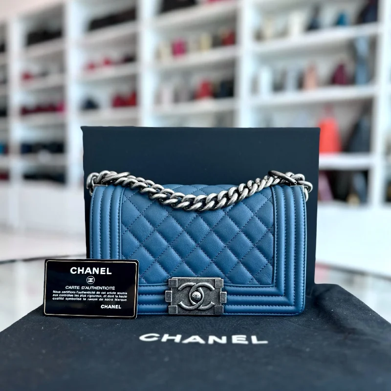 Chanel Small Crossbody Bag for Travel*Calfskin, Like New* Boy Small 20CM Quilted Leboy Calfskin Dark Blue No 26