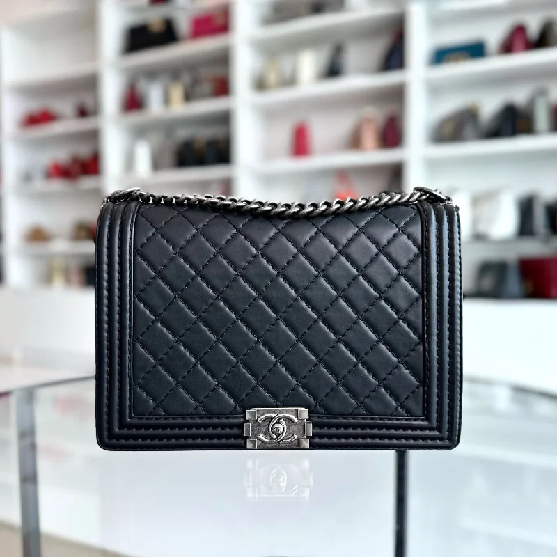 Chanel bags for women who appreciate fine craftsmanshipBoy Large Lambskin 30cm Quilted Leboy Black RSHW No 18