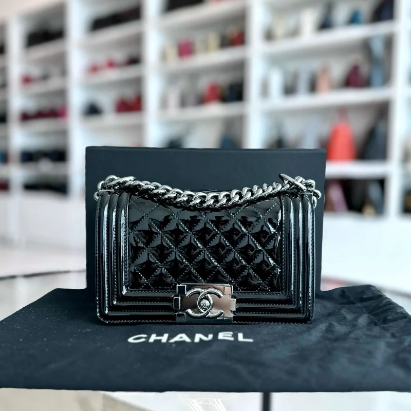 Chanel bags for a polished and professional appearanceBoy Small 20CM Quilted Patent Leather Leboy Black SHW No 19