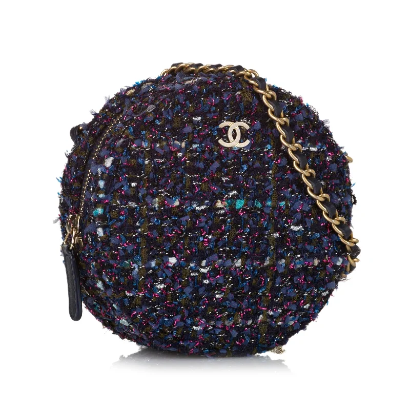 Chanel Quilted Leather Shoulder Bag for FashionistasChanel CC Round Tweed Crossbody Bag (HyzfFk)