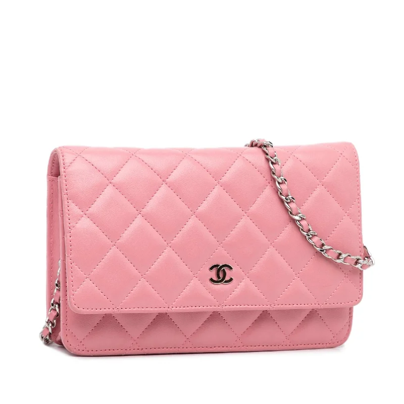 Chanel bags with iconic stitching detailsChanel CC Wallet On Chain (ZaagJO)