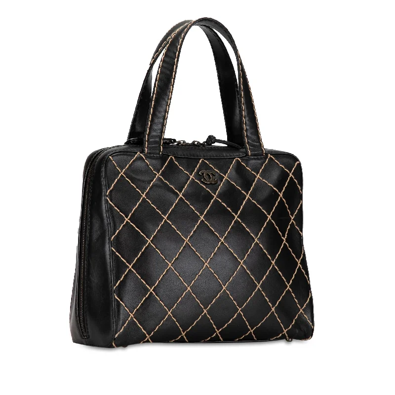 Chanel bags perfect for everyday elegChanel CC Wild Stitch Lambskin Handbag (19CouV)