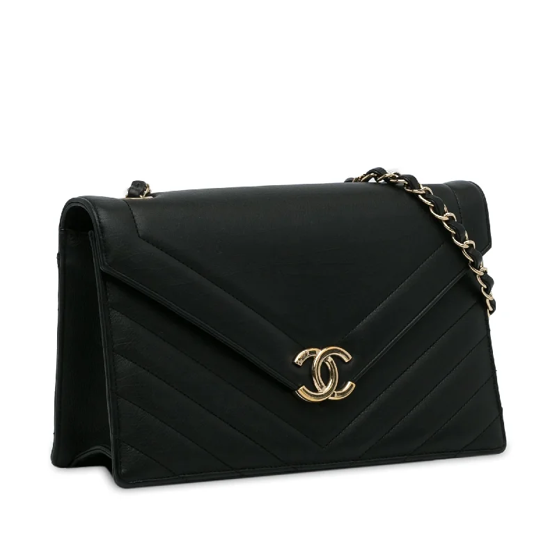 Chanel Lightweight Handbag for Daily ErrandsChanel Chevron Envelope Flap (mceTlE)