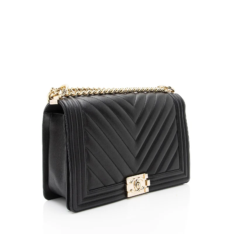 Chanel bags as wedding day accessoriesChanel Chevron Lambskin New Medium Boy Bag (KOMM25)