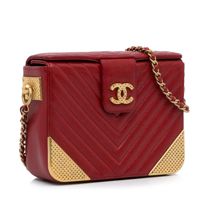 Chanel Quilted Leather Shoulder Bag for FashionistasChanel Chevron Rock The Corner Minaudiere Bag (I6iCTy)