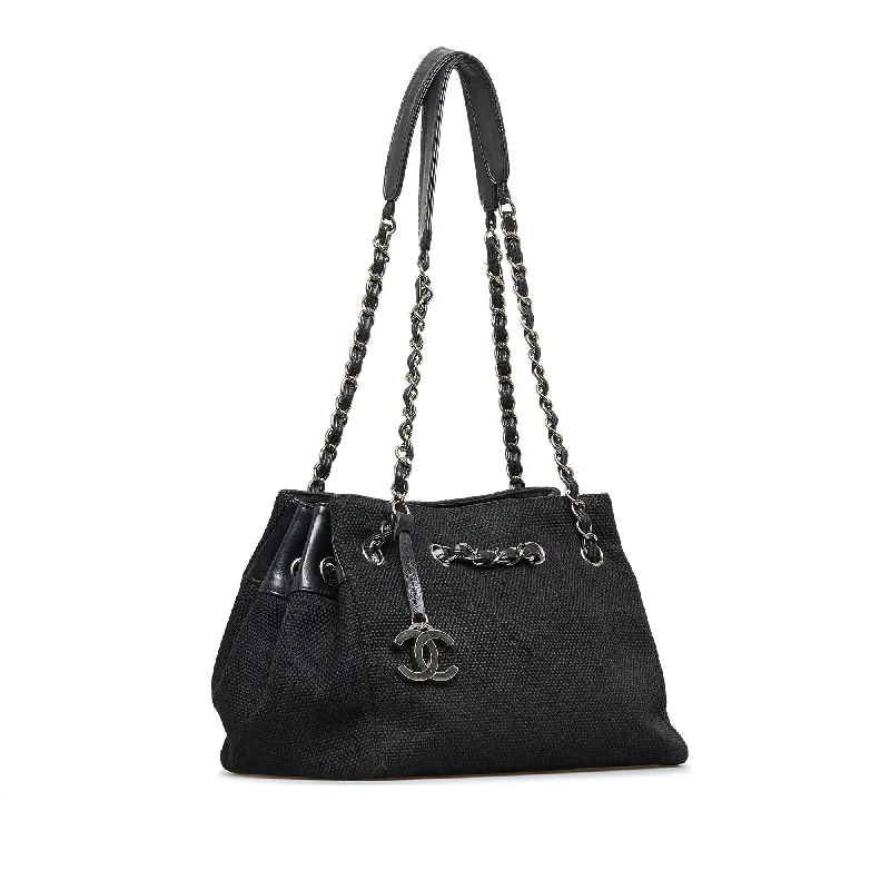 Chanel Chain Strap Handbag for Everyday UseChanel Chevron Shoulder Bag (DaaW3z)