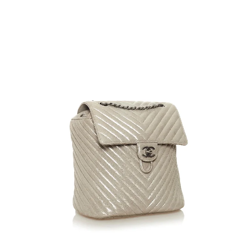 Chanel bags for the minimalist fashionChanel Chevron Urban Spirit Backpack (Cj0BUd)