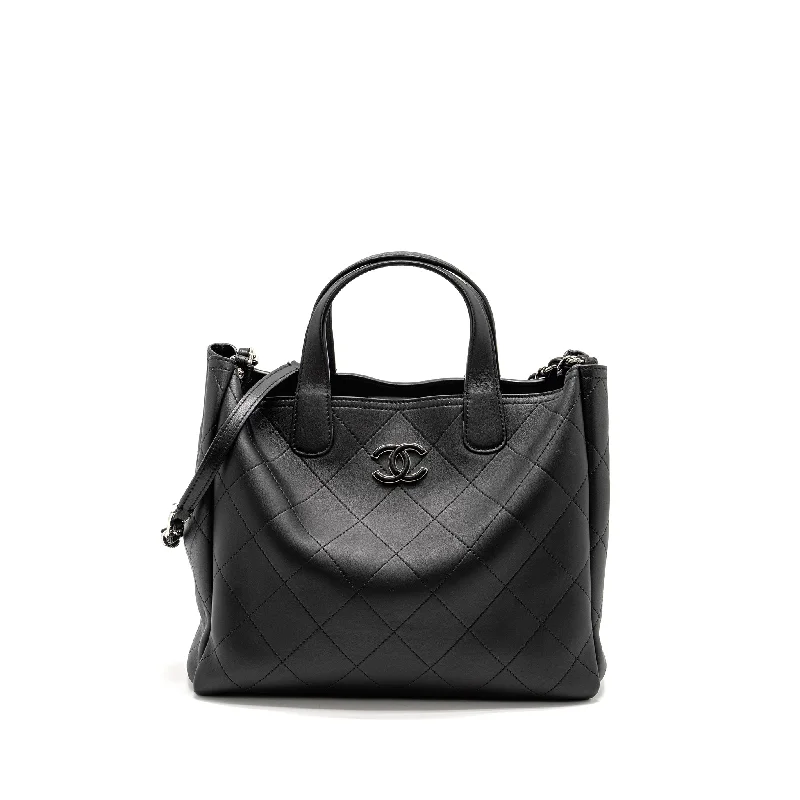 Chanel Quilted Leather Shoulder Bag for FashionistasChanel Hampton Tote Bag Lambskin Black SHW