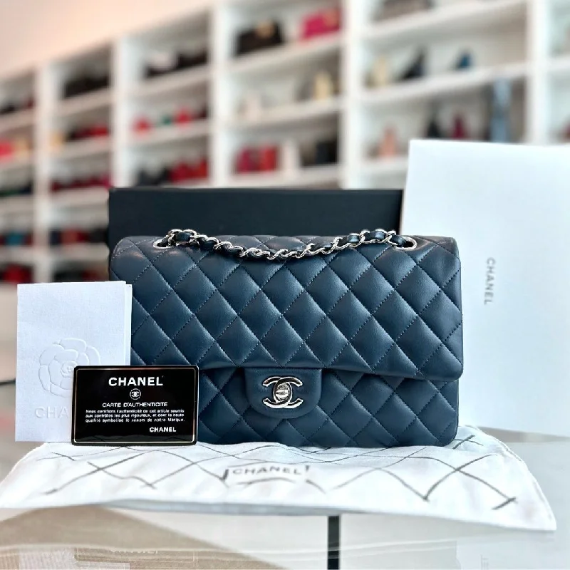 Chanel Black Handbag for Business MeetingsLambskin 25CM Quilted No 26