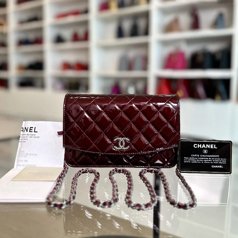 Chanel bags for a polished and professional appearance*Receipt* WOC Wallet On Chain Plum Patent Leather SHW No 18