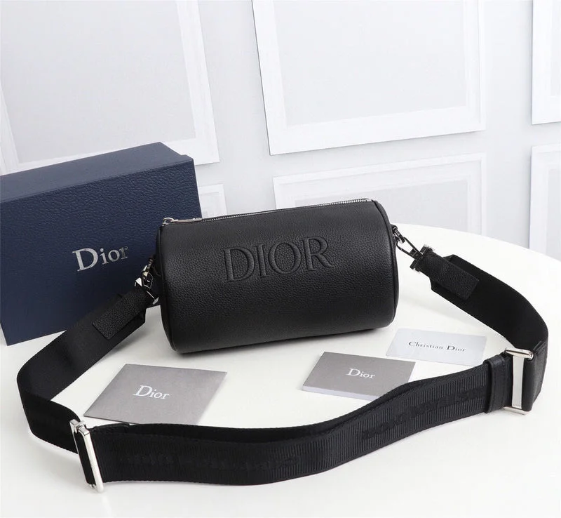 Luxury Christian Dior crossbody bags with a chain - link strapDior Bag