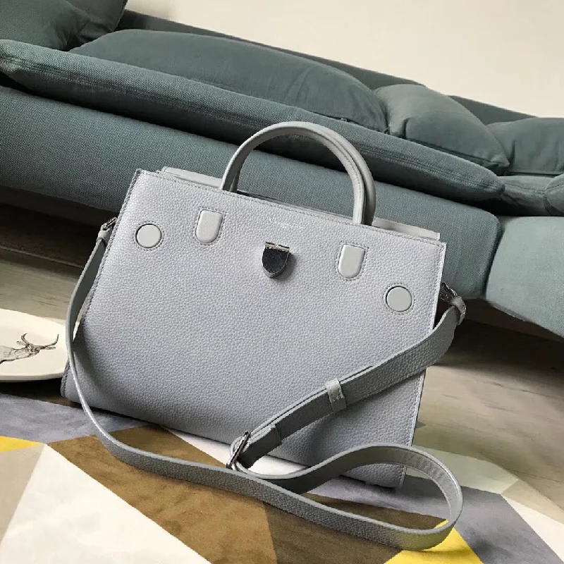 Christian Dior handbags with a removable shoulder strap for versatilityChristian Diorever Tote Bag In Light Grey Calfskin Leather