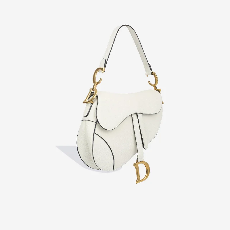 Fashion - forward Christian Dior tote bags for the modern womanDior - Medium Saddle Bag